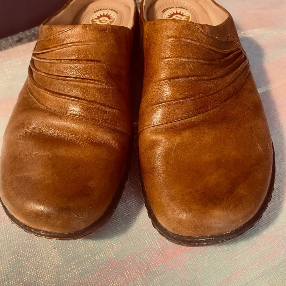 Earth Spirit Brown Leather Loafers with Pleated Design